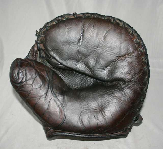 Victor, Wright & Ditson Basemitt Brown Front